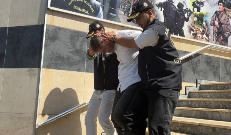 GAZİOSMANPAŞA'DA ESKİ SEVGİLİSİNİ ÖLDÜREN ZANLI ADLİYEYE SEVK EDİLDİ ZANLININ EMNİYETTEKİ İLK İFADESİ ORTAYA ÇIKTI: "KONUŞMAK İSTEMEYİNCE ÖFKELENDİM"