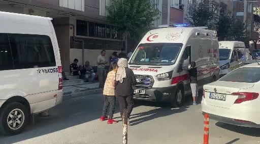 Gaziosmanpaşa'da evinde boğazı kesilmiş bir kişi bulundu