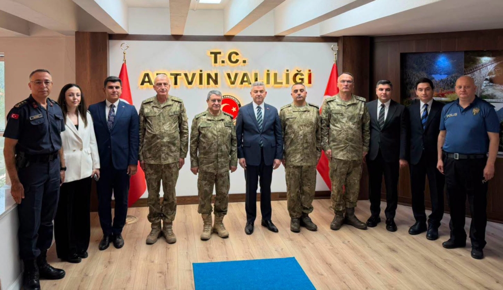 Genelkurmay Başkanı Bayraktaroğlu Artvin'de Askeri Birlikleri Denetledi
