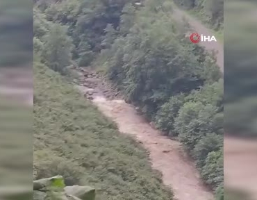 Giresun'da sel felaketi iki kız kardeşi hayatından etti