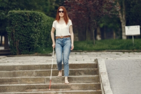 Görme engelli kadın dolandırıcılara karşı dikkatli davrandı
