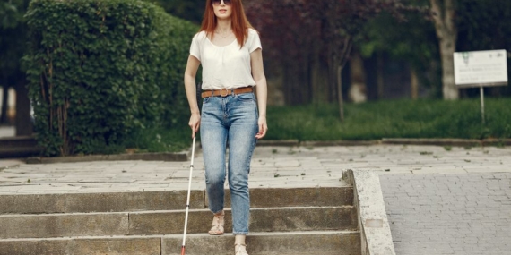 Görme engelli kadın dolandırıcılara karşı dikkatli davrandı