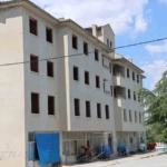 Günyüzü'ndeki eski belediye binası çocuklar için tehlike oluşturuyor