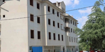 Günyüzü'ndeki eski belediye binası çocuklar için tehlike oluşturuyor