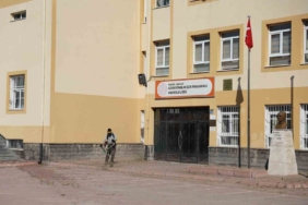 Hacılar Belediyesi okullarda temizlik çalışmaları yaptı