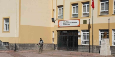 Hacılar Belediyesi okullarda temizlik çalışmaları yaptı