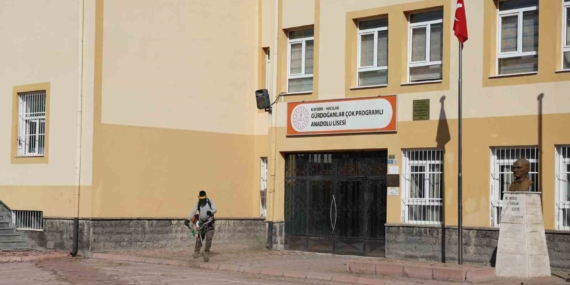 Hacılar Belediyesi okullarda temizlik çalışmaları yaptı