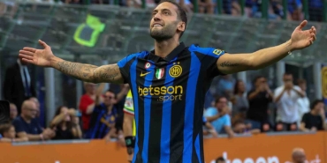 Hakan Çalhanoğlu'nun golüyle Inter, Monza'yı 4-1 yendi