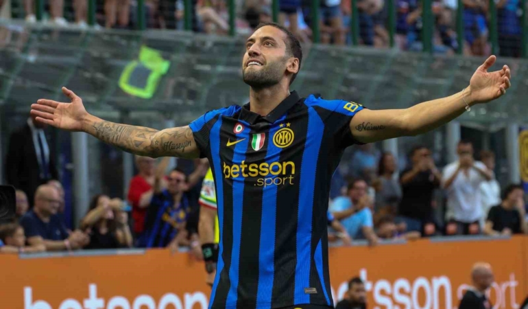 Hakan Çalhanoğlu'nun golüyle Inter, Monza'yı 4-1 yendi