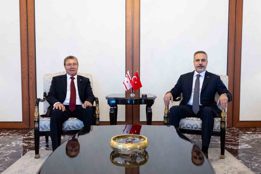 Hakan Fidan, KKTC Başbakanı Ünal Üstel ile Ankara'da bir araya geldi