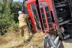 Hatay Belen'de tır devrildi, sürücü yaralandı