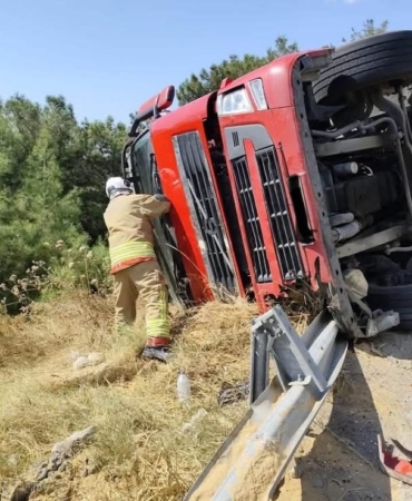 Hatay Belen'de tır devrildi, sürücü yaralandı