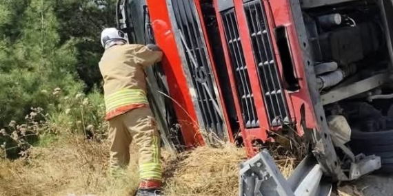 Hatay Belen'de tır devrildi, sürücü yaralandı