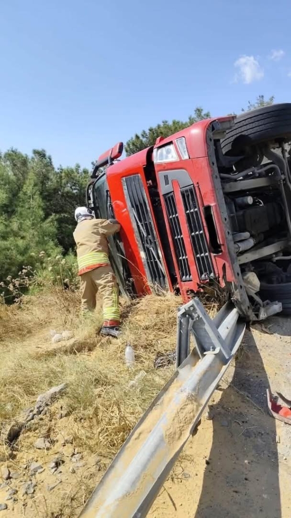 Hatay Belen'de tır devrildi, sürücü yaralandı