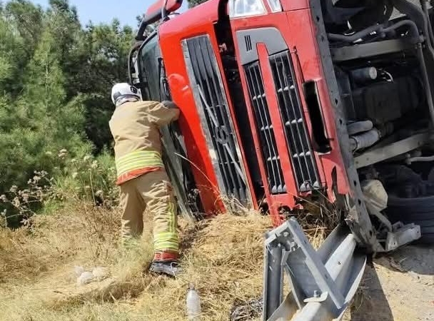 Hatay Belen'de tır devrildi, sürücü yaralandı