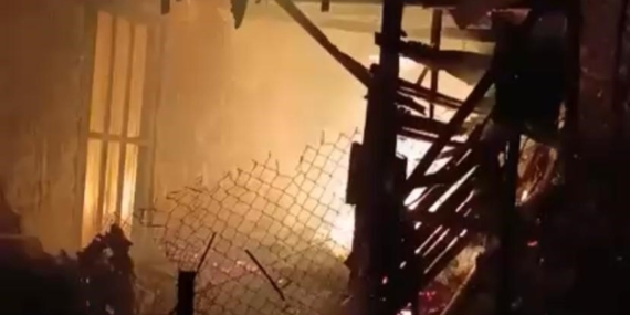 Hatay'da 2 katlı ahşap evde yangın: Can kaybı yok