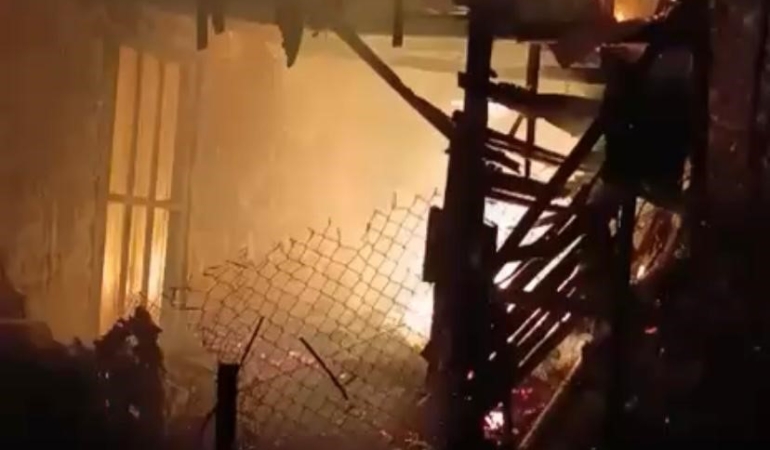 Hatay'da 2 katlı ahşap evde yangın: Can kaybı yok