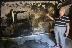 Hatay'da 40 yıllık ev yangında kül oldu