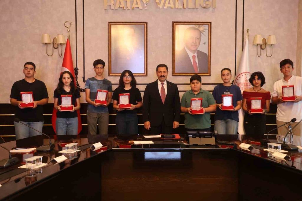 Hatay'da YKS'de 25 öğrenci ilk binde, LGS'de 8 öğrenci tam puan aldı