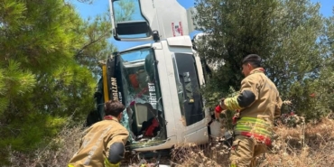 Hatay'da devrilen kamyonun sürücüsü hastaneye kaldırıldı
