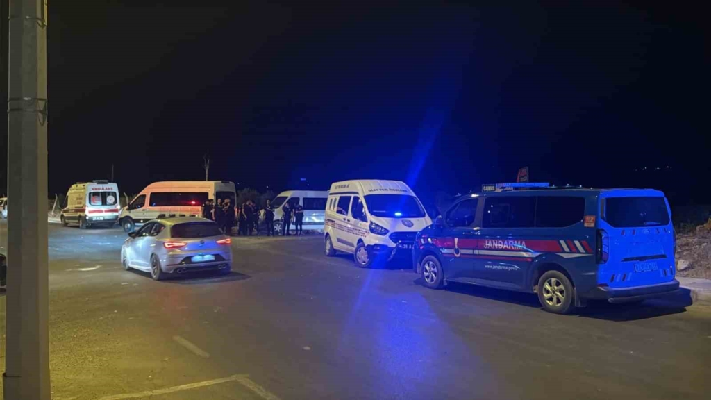 Hatay'da düğün konvoyunda kavga: 4 yaralı