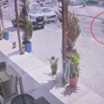 Hatay'da otomobille çarpışan motosikletli havada takla attı