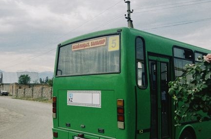 Hatay'da yolcu otobüsü tıra çarptı: 1 ölü, 5 yaralı