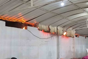Hatay'daki düğünde havai fişek yangınına rağmen halay devam etti