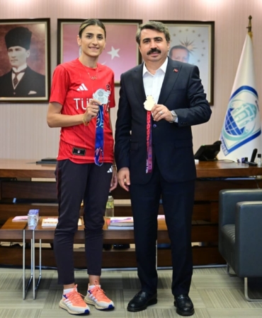 Hatice Kübra İlgün, 20. Akdeniz Oyunları'nda Altın Madalya Kazandı