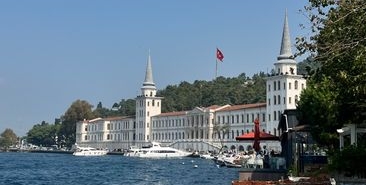 Heybeliada Deniz Harp Okulu'ndaki yangın kontrol altına alındı