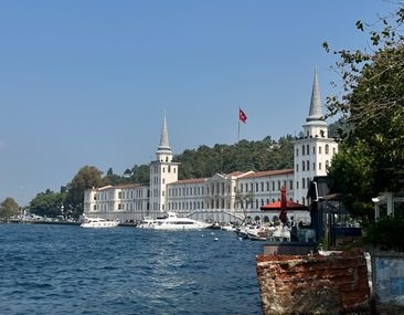 Heybeliada Deniz Harp Okulu'ndaki yangın kontrol altına alındı