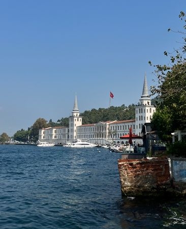 Heybeliada Deniz Harp Okulu'ndaki yangın kontrol altına alındı