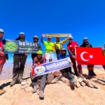 DENİZLİLİ DAĞCILAR HAKKÂRİ'DE ZİRVE YAPTI