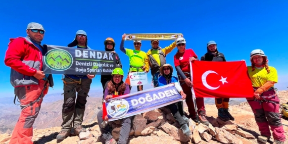DENİZLİLİ DAĞCILAR HAKKÂRİ'DE ZİRVE YAPTI