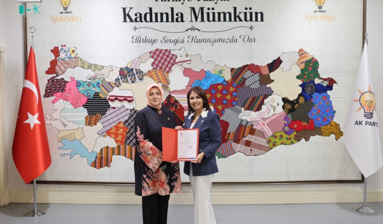 AK PARTİ DENİZLİ İL KADIN KOLLARI BAŞKANLIĞINA HİLAL TÜTÜNCÜ ATANDI