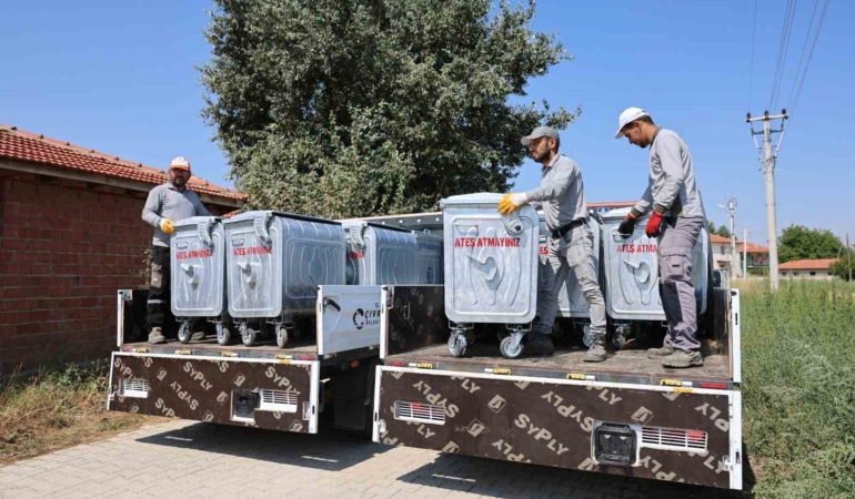 ÇİVRİL'DE VATANDAŞ İSTEDİ, BELEDİYE 285 YENİ KONTEYNER YERLEŞTİRDİ ÇİVRİL BELEDİYESİ'NDEN KIRALAN'A 285 YENİ ÇÖP KONTEYNERİ