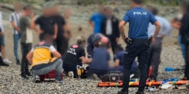 RİZE'DE DALGALARA KAPILAN 2 KARDEŞTEN 1'İ HAYATINI KAYBETTİ, DİĞERİ ARANIYOR