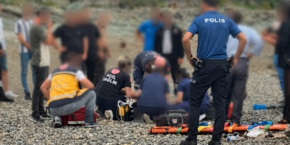 RİZE'DE DALGALARA KAPILAN 2 KARDEŞTEN 1'İ HAYATINI KAYBETTİ, DİĞERİ ARANIYOR