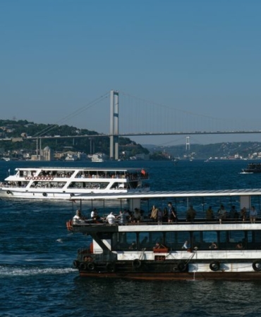 İran Meclisi, Hürmüz Boğazı'ndaki gemilerden ücret alınmasını onayladı