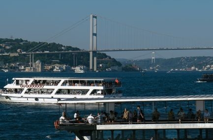 İran Meclisi, Hürmüz Boğazı'ndaki gemilerden ücret alınmasını onayladı