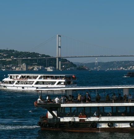 İran Meclisi, Hürmüz Boğazı'ndaki gemilerden ücret alınmasını onayladı