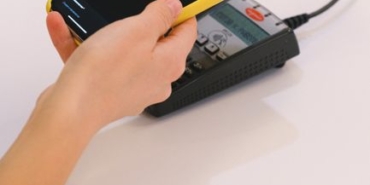 İş Bankası MaxSticker Kart ile temassız ödemeyi kolaylaştırdı