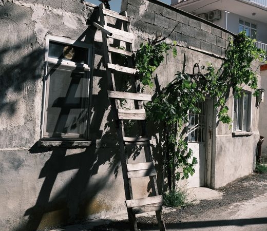 Isparta'da Dengesini Kaybeden Adam Merdivenlere Düştü