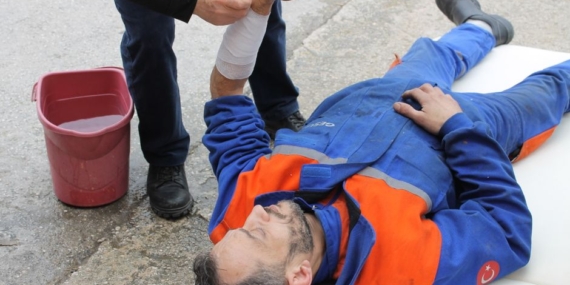 Isparta'da otomobilde çakmak gazı tüpü patladı, 2 yaralı