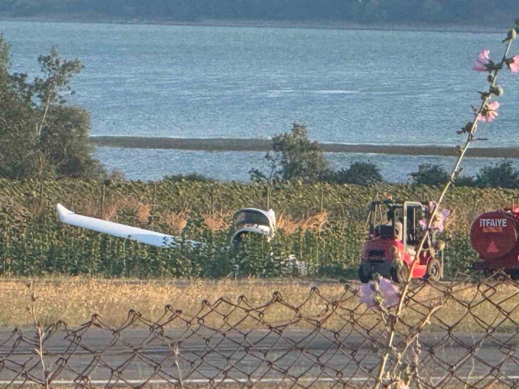 İstanbul'da özel uçuş okuluna ait eğitim uçağı pistten çıktı