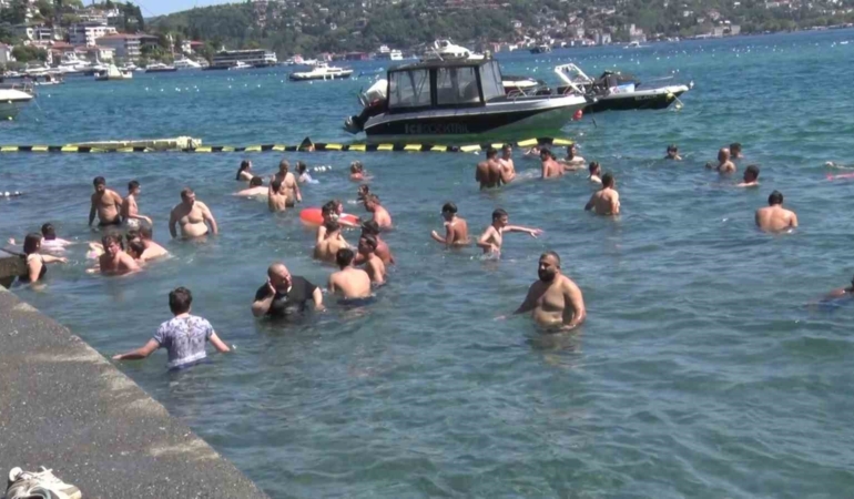 İstanbul'da sıcak hava dalgası, Bebek Sahili'nde yoğunluk oluşturdu