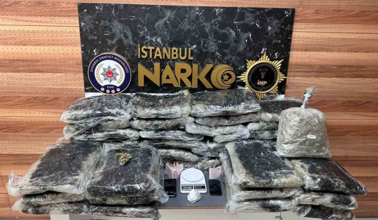 İstanbul'da ticari taksiyle uyuşturucu sevkiyatı engellendi