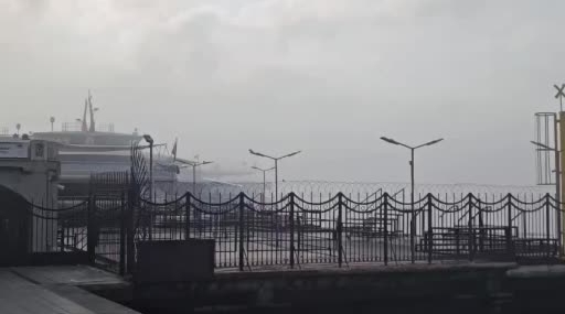 İstanbul'da yoğun sis nedeniyle Boğaz trafiğe kapatıldı