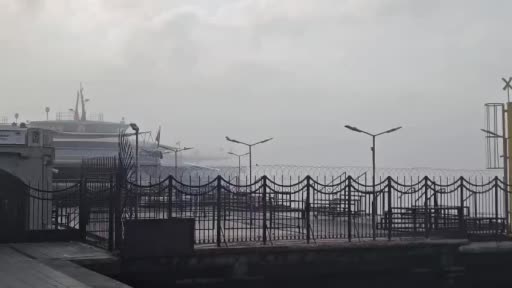 İstanbul'da yoğun sis nedeniyle Boğaz trafiğe kapatıldı