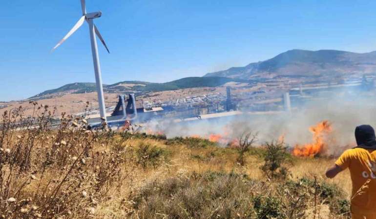 İzmir Aliağa'daki yangın sanayi tesislerine sıçramadan kontrol altına alındı